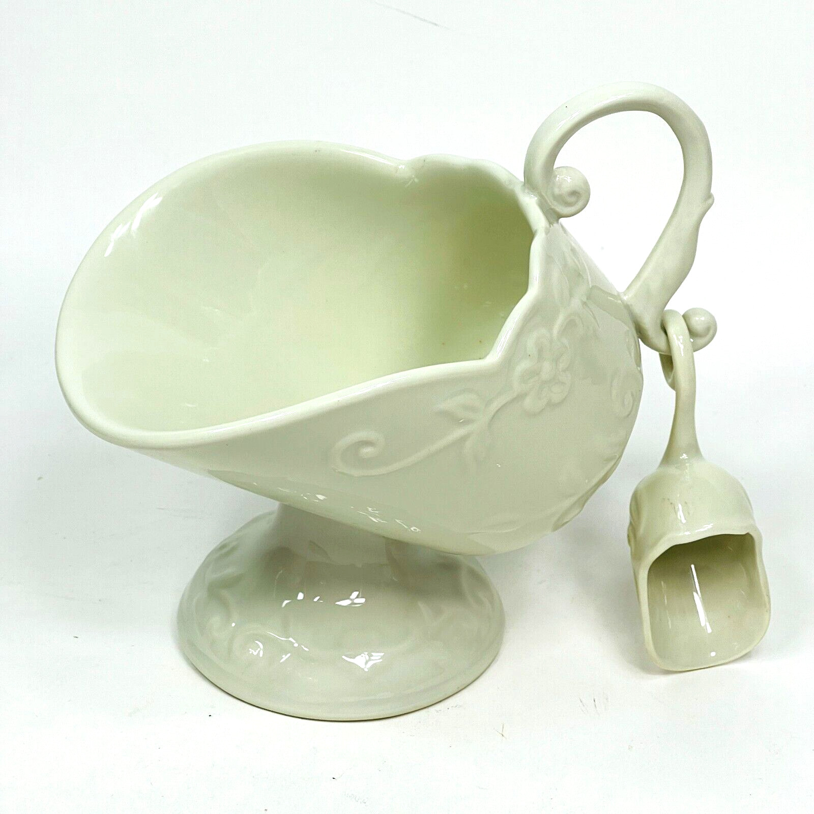 Mint or Nut Server and Scoop White Vintage Victorian Design A Special Place 2004