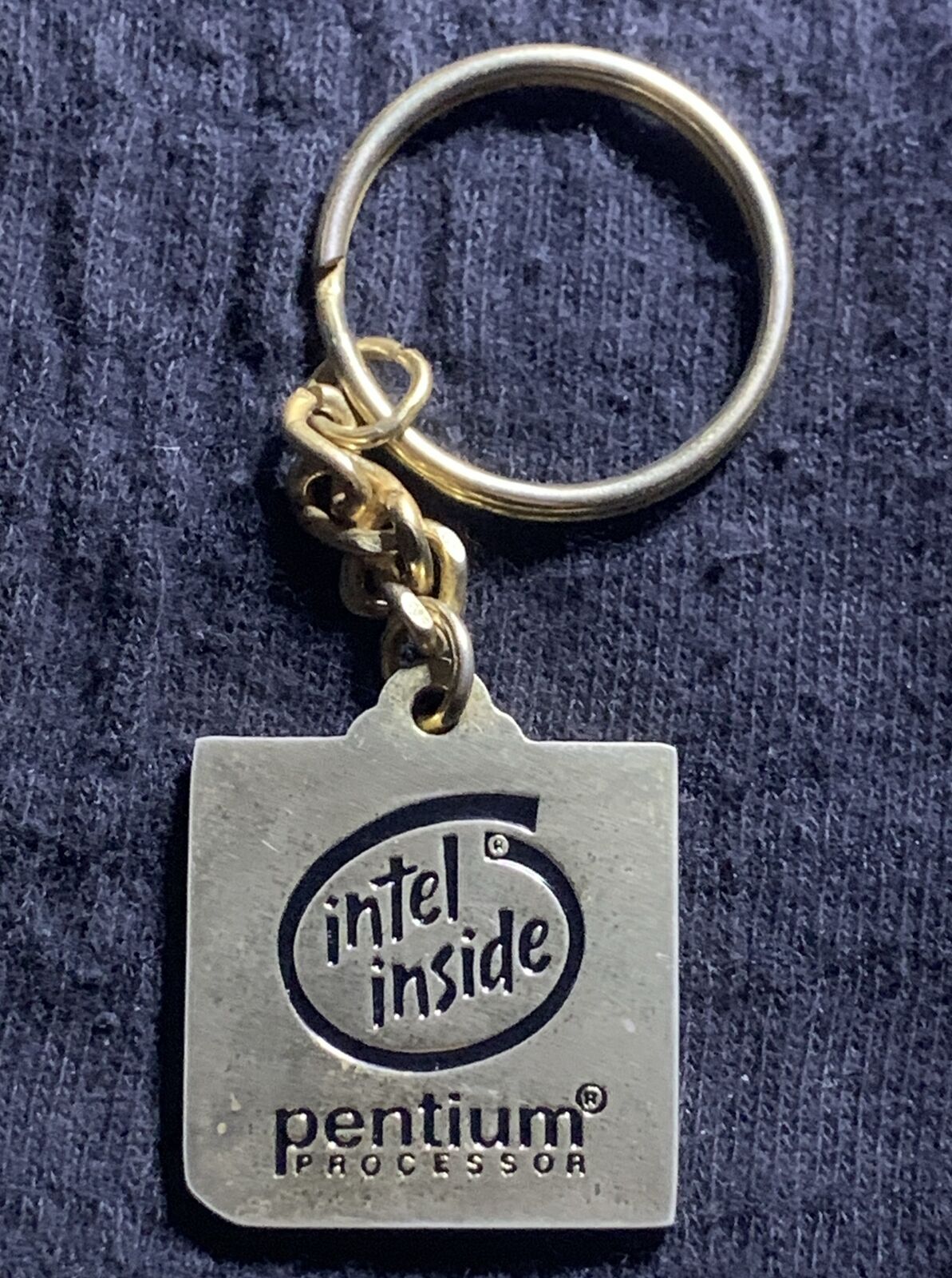 Intel Inside 1990\'s Pentium Processor Key Chain with Embedded CPU Processor Chip