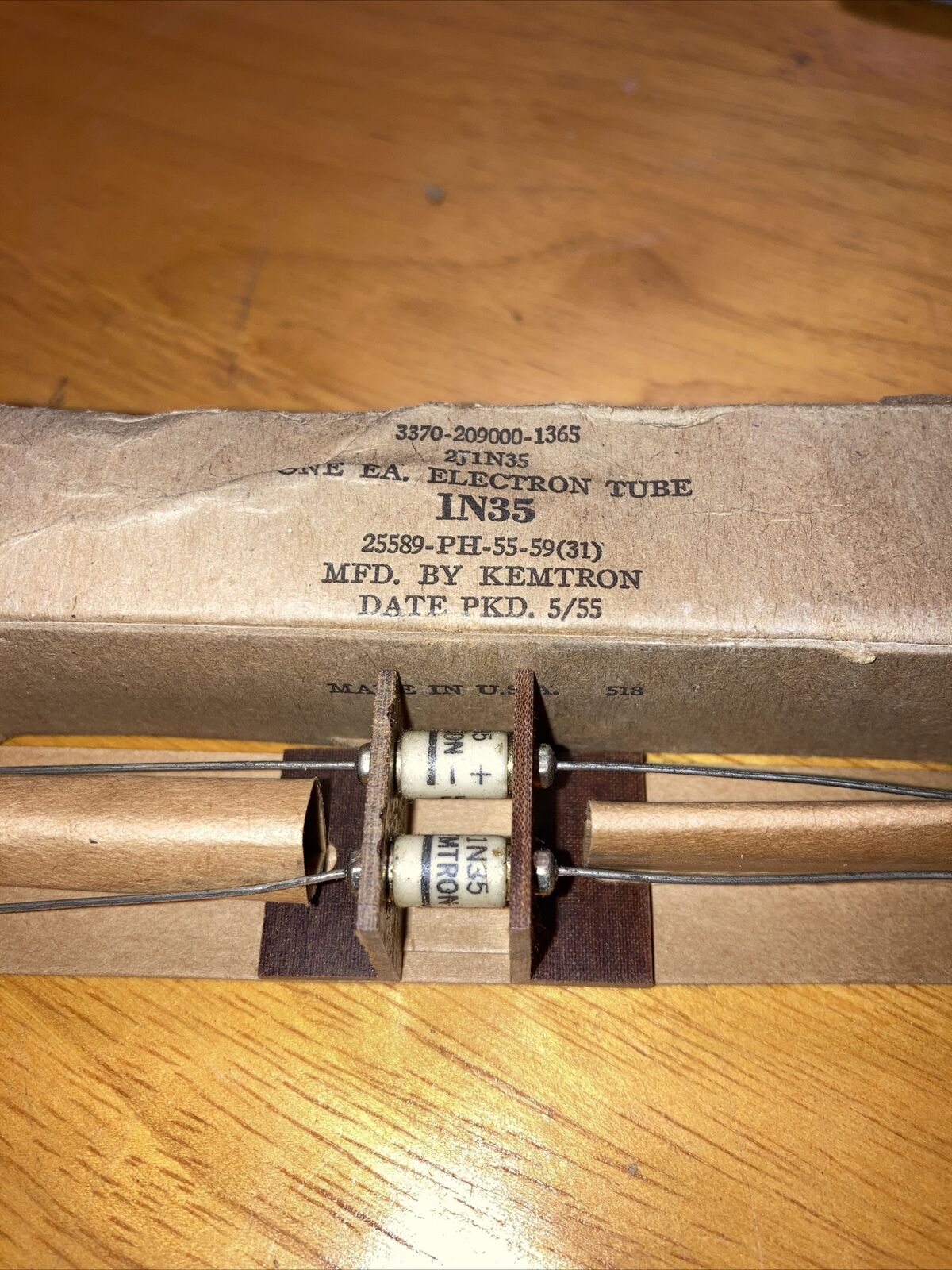 1955 KEMTRON 1N35 Electron DIODE in box from old radio estate 	SEMICONDUCTOR USA