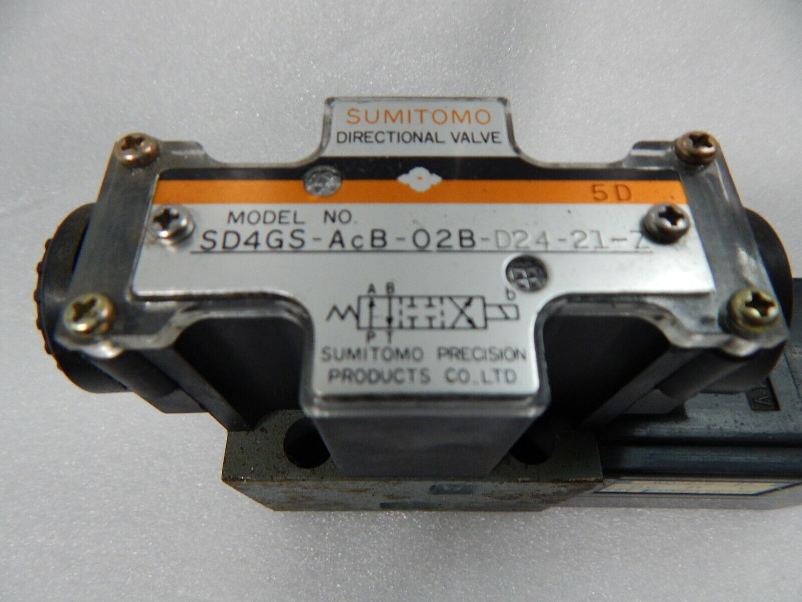 Sumitomo SD4GS-AcB-02B-D24-21-Z WD-21B-07 Directional Valve 24VDC Solenoid