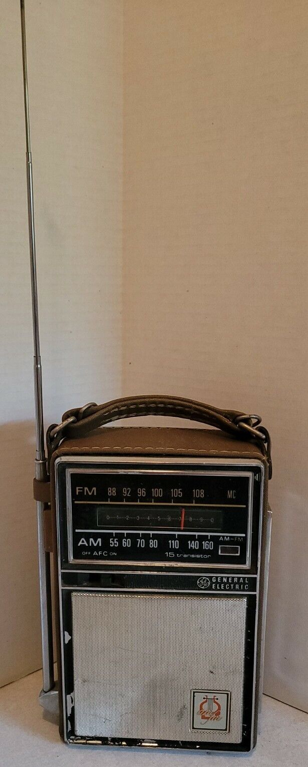 Vintage GE General Electric P-975F AM/FM Radio 15 Transistor Radio Works TESTED