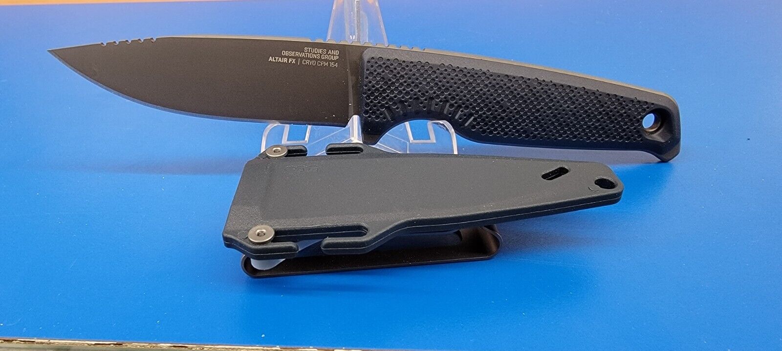 SOG Altair FX Cryo CPM 154 Fixed Knife Plain Blade with Sheath Blue