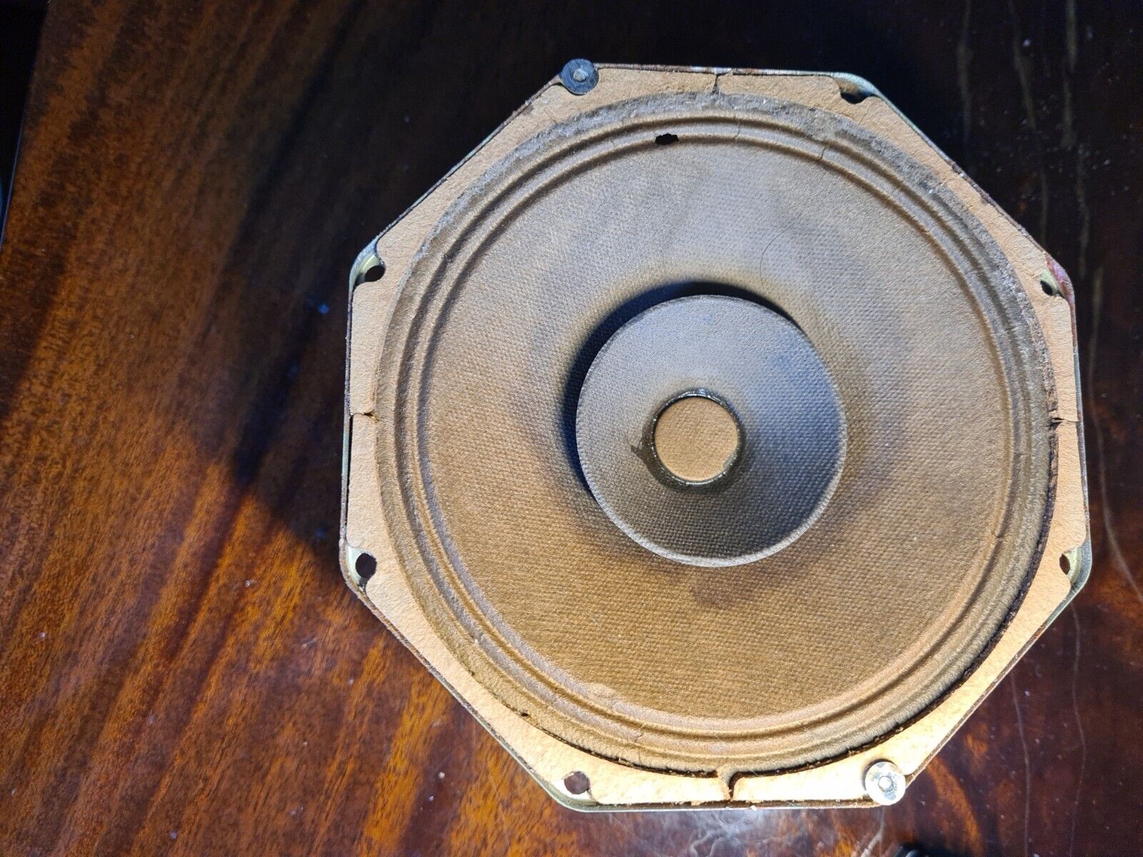 High impedance loudspeaker 633 ohm for repair vintage radios or other equipment.