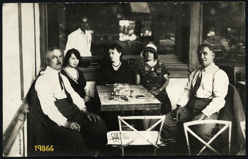 couples in restaurant, waiter peeping, funny, Vintage Photograph, 1930’s Hungary