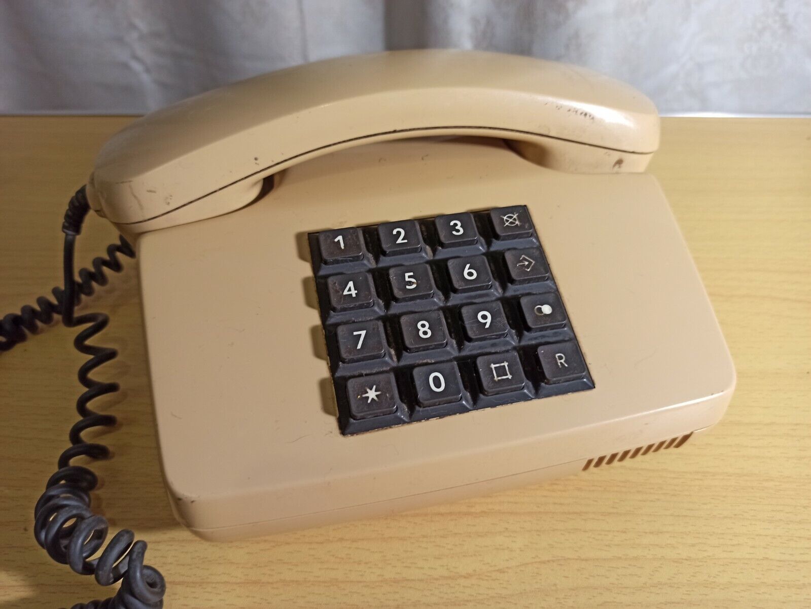  Vintage push-button telephone Siemens. 