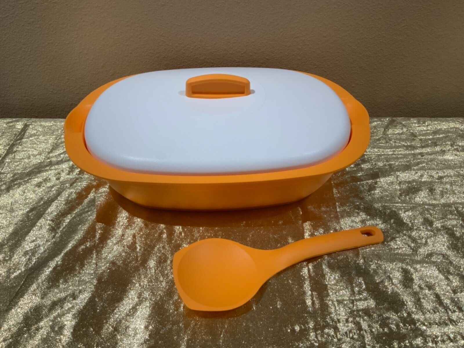 New UNIQUE Tupperware Legacy Rice and Soup Server Bowl with Scoop 1.7L Mango