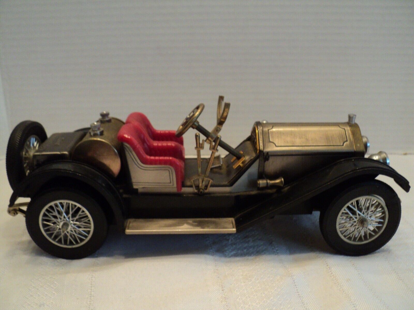 Antique Metal Replica Roadster with Novelty, SS Transistor Radio, 1/18 Scale