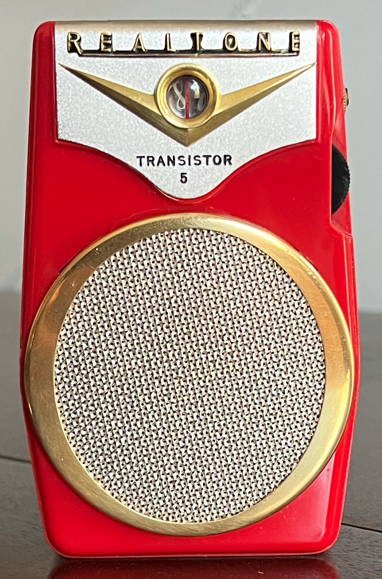Super Rare 1958 Realtone TR-666 Transistor Radio... Mint & Works Great… Vintage.