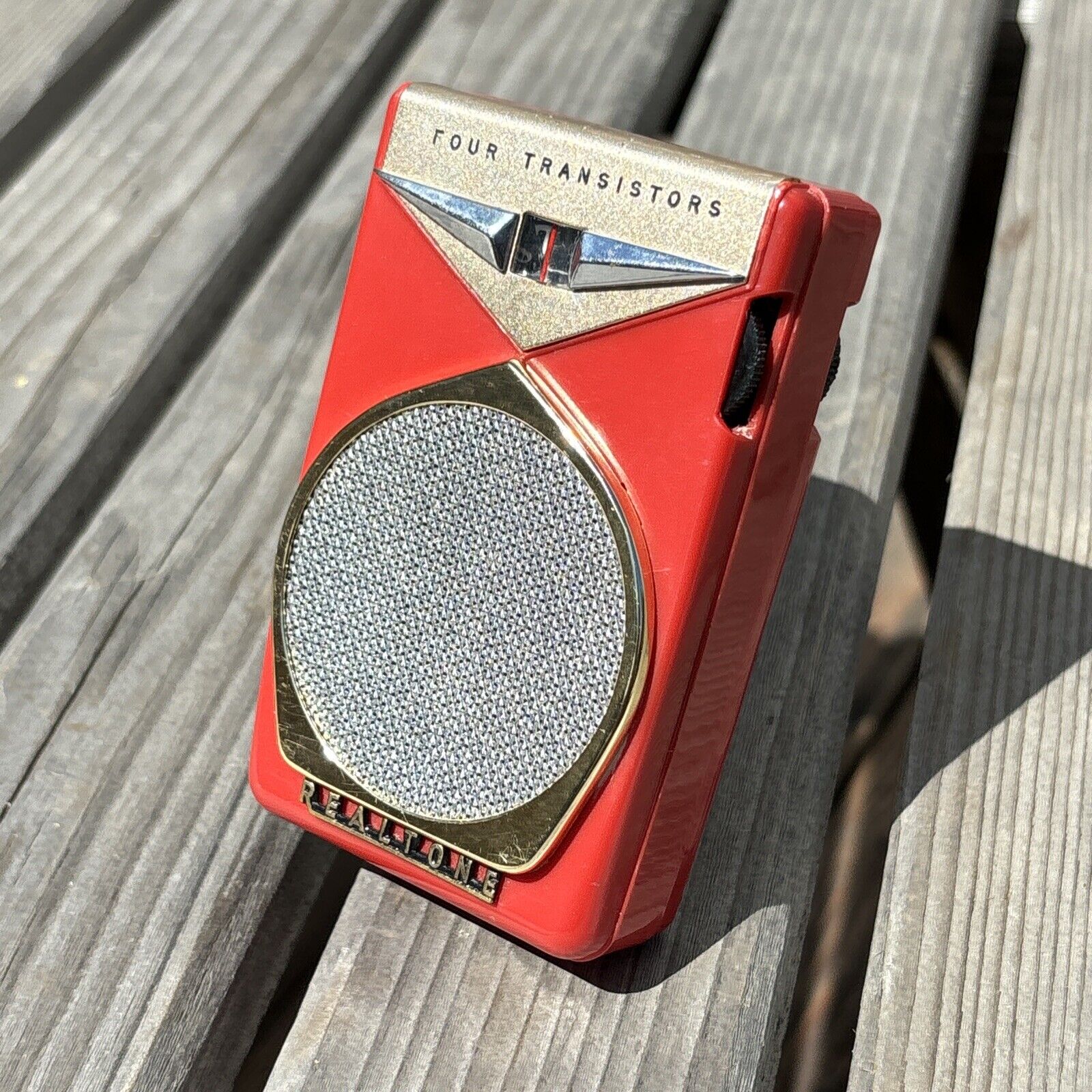 REALTONE TR-555 4 Transistor Radio - RARE RED JAPAN BEAUTY