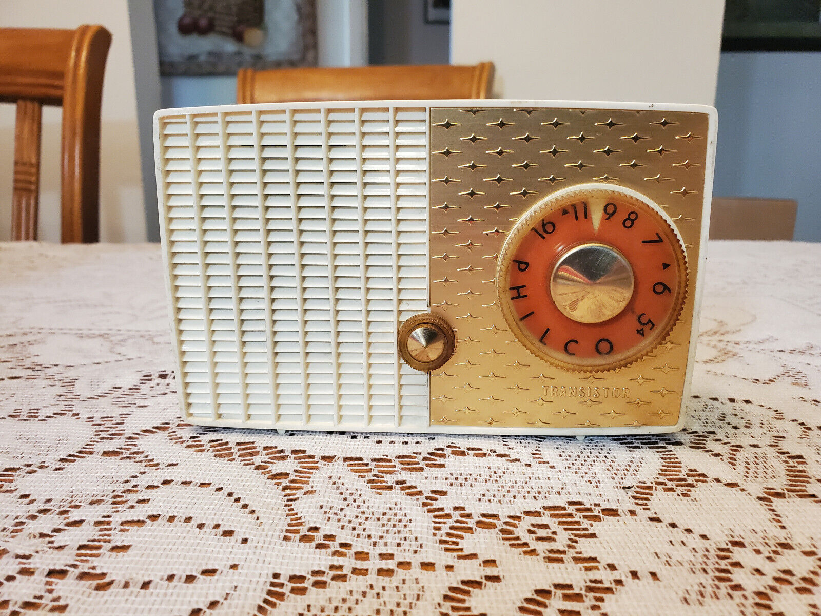 Vintage Philco T45-124 Transistor Radio w/ Leather Case White/Gold  *71
