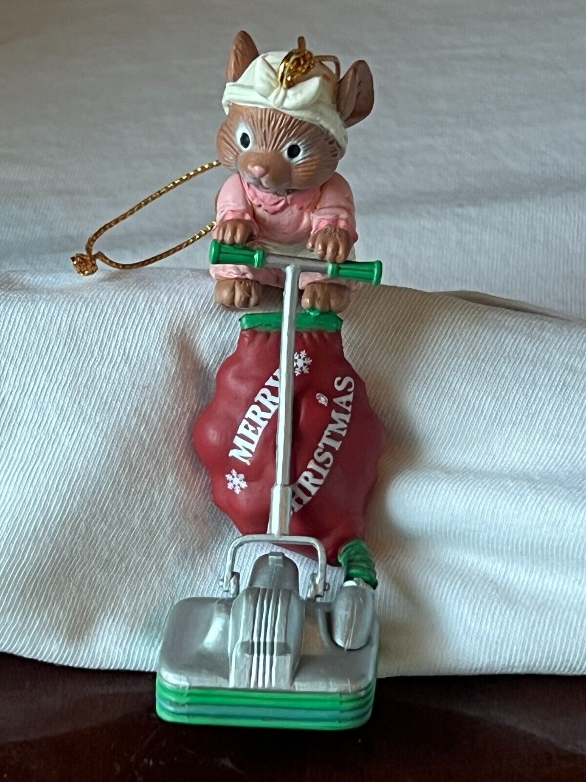 Christmas ornament lustre fame mouse on vacuum cleaner MAX1680