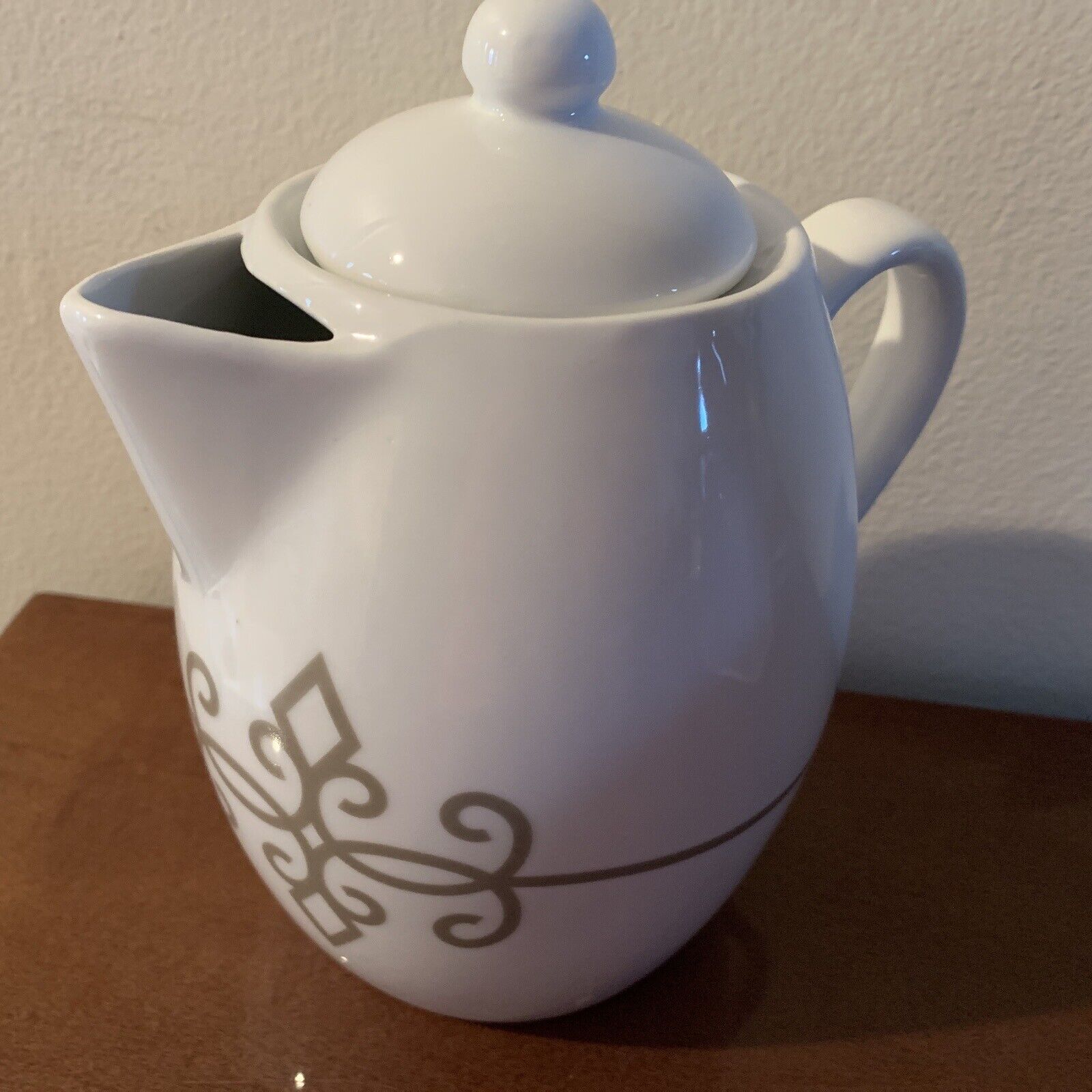Starbucks Coffee/Tea Pot Server 30.4” Ceramic New w/oBox Gold Scroll Design 2015