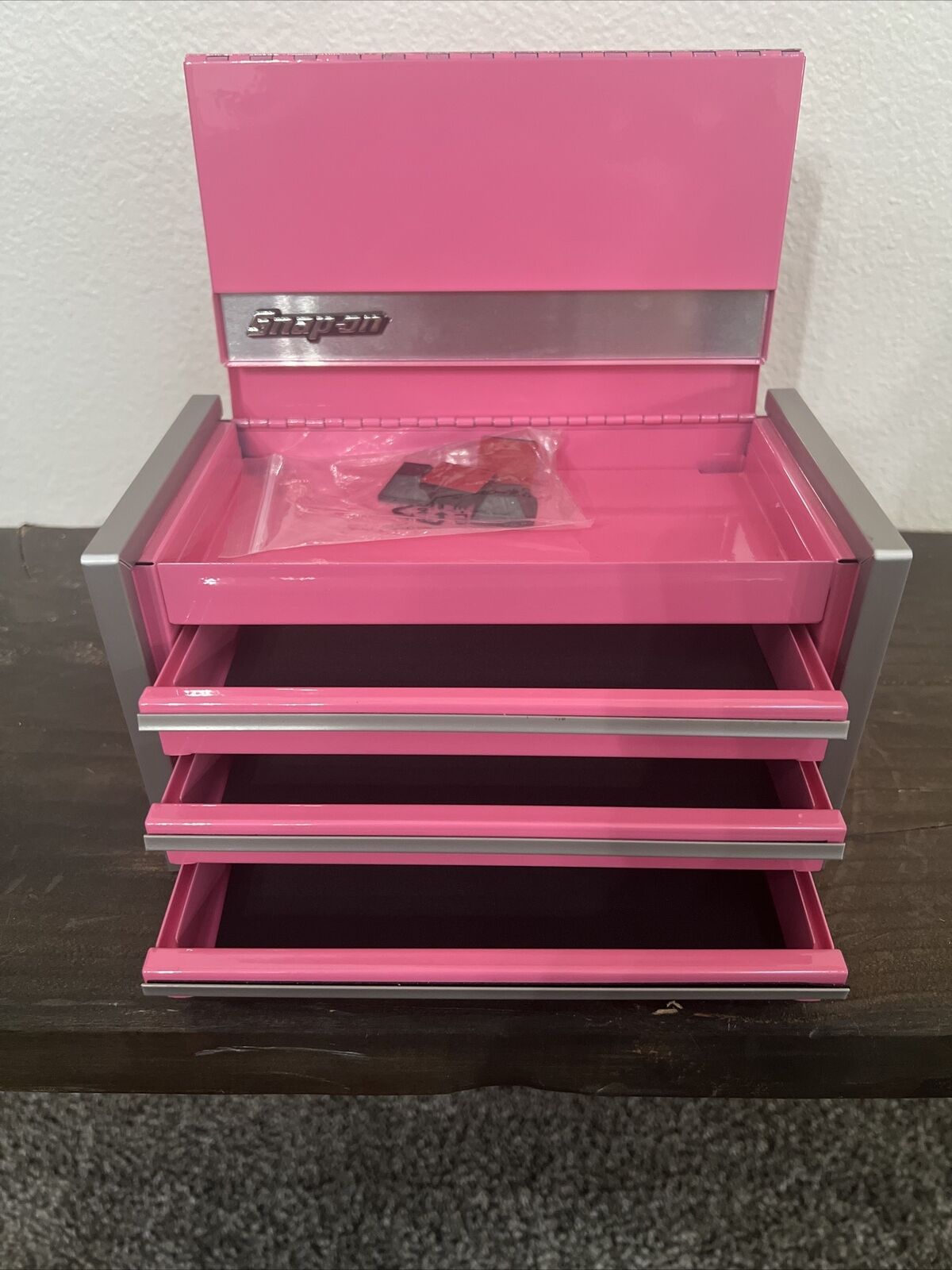Snap-On Pink Jewelry Metal Chest