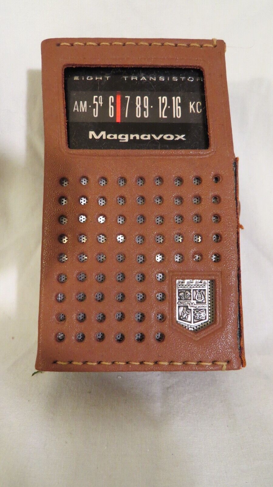 Vintage 60's Magnavox Eight Transistor Radio 2-AM-80 w/Case/UNTESTED