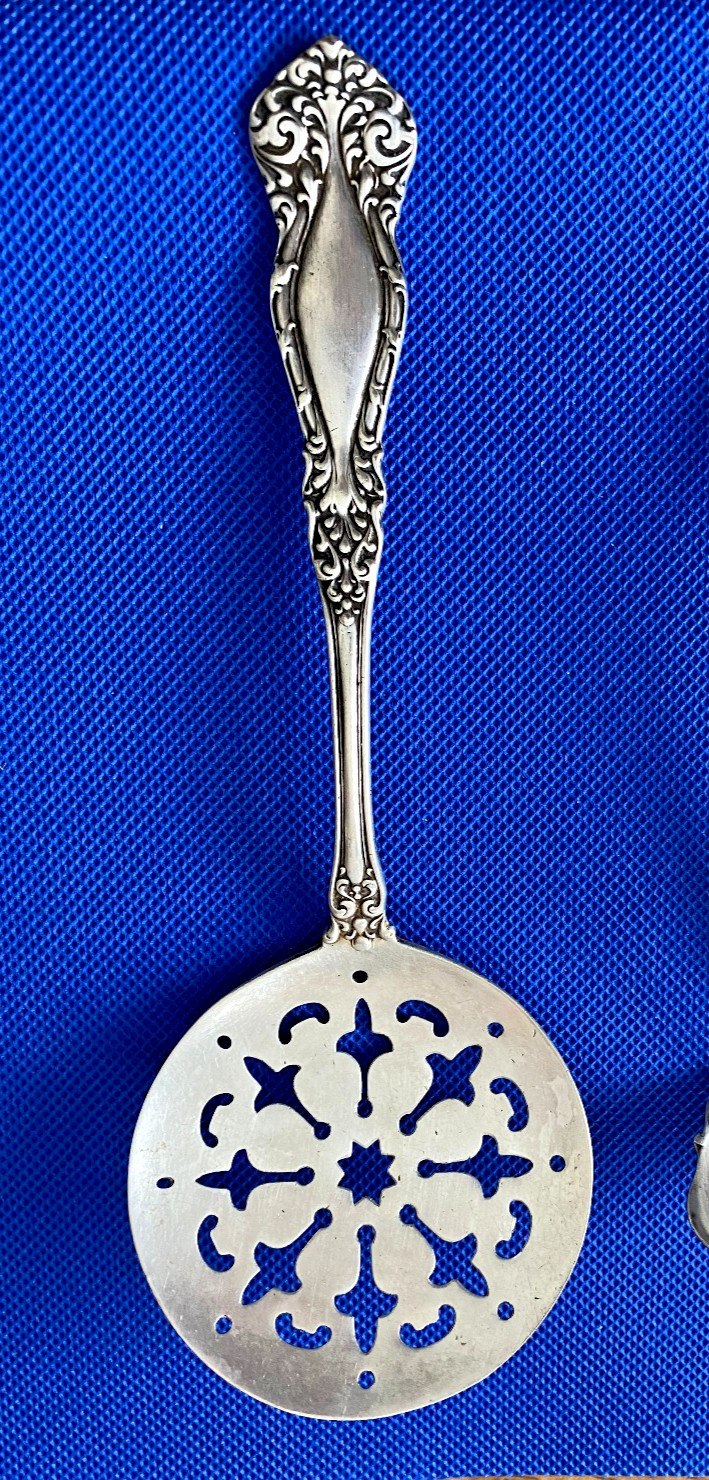 ORNATE WM ROGERS & SON AA TEA STRAINER-TOMATO SERVER ORNATE WM ROGERS & SON AA TEA STRAINER-TOMATO SERVER
