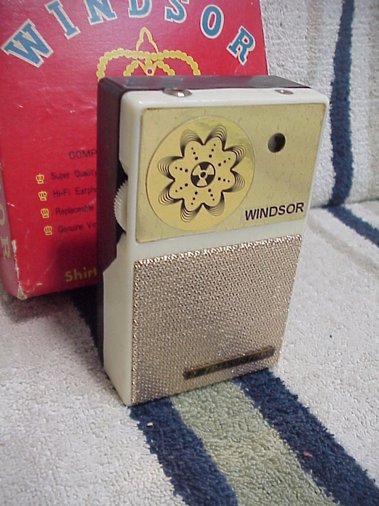 Windsor 2 Transistor Boy's Radio Professionally Repaired Vintage 1958 Windsor 2 Transistor Boy's Radio Professionally Repaired Vintage 1958