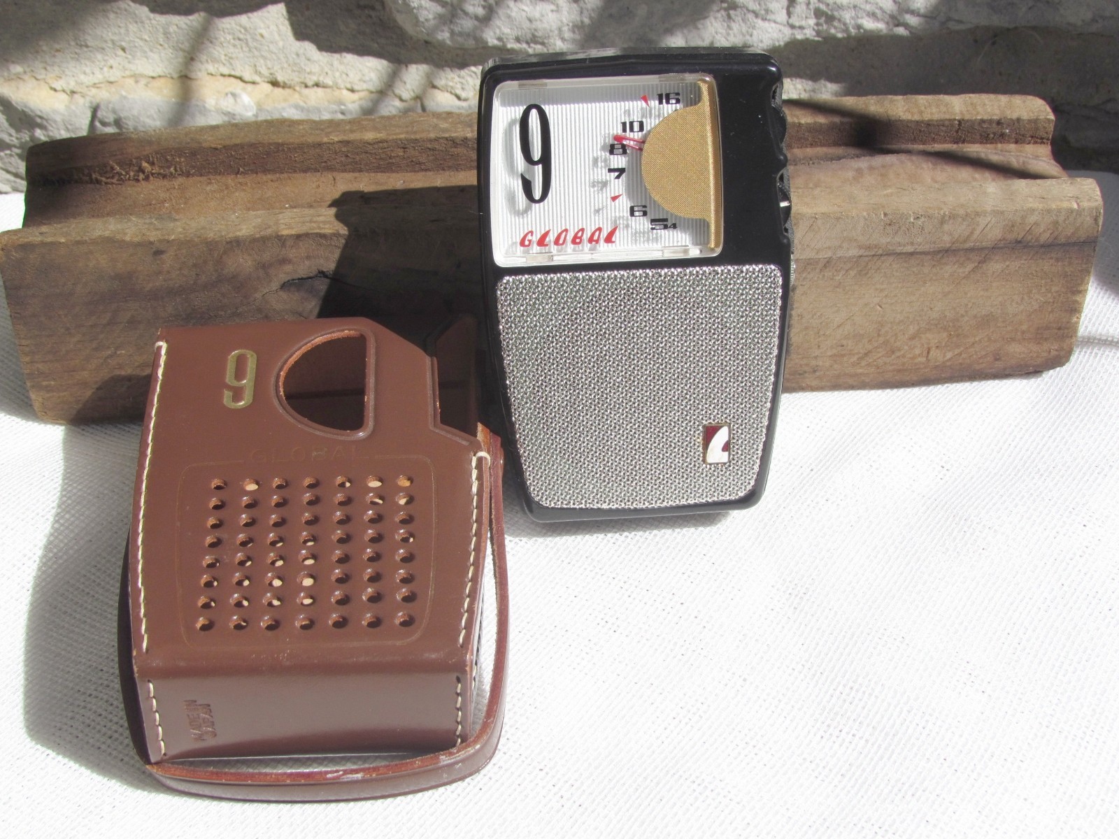 Global GR-900 Transistor Radio with Leather Case 1961 made in Tokyo - Great Cond