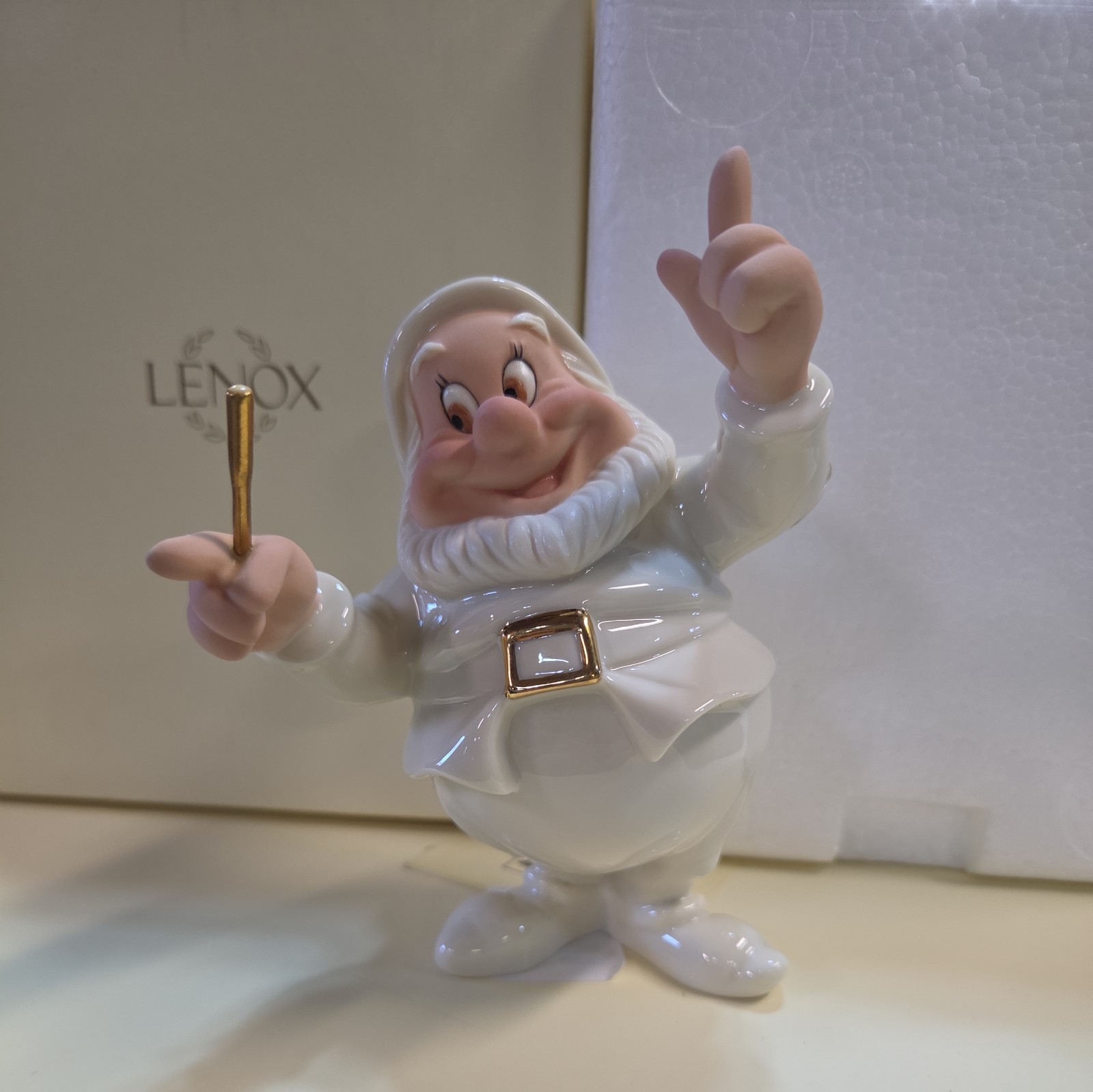 Lenox Classic Disney Serenade For Snow White HAPPY Conductor Figurine 5.5\ Lenox Classic Disney Serenade For Snow White HAPPY Conductor Figurine 5.5\