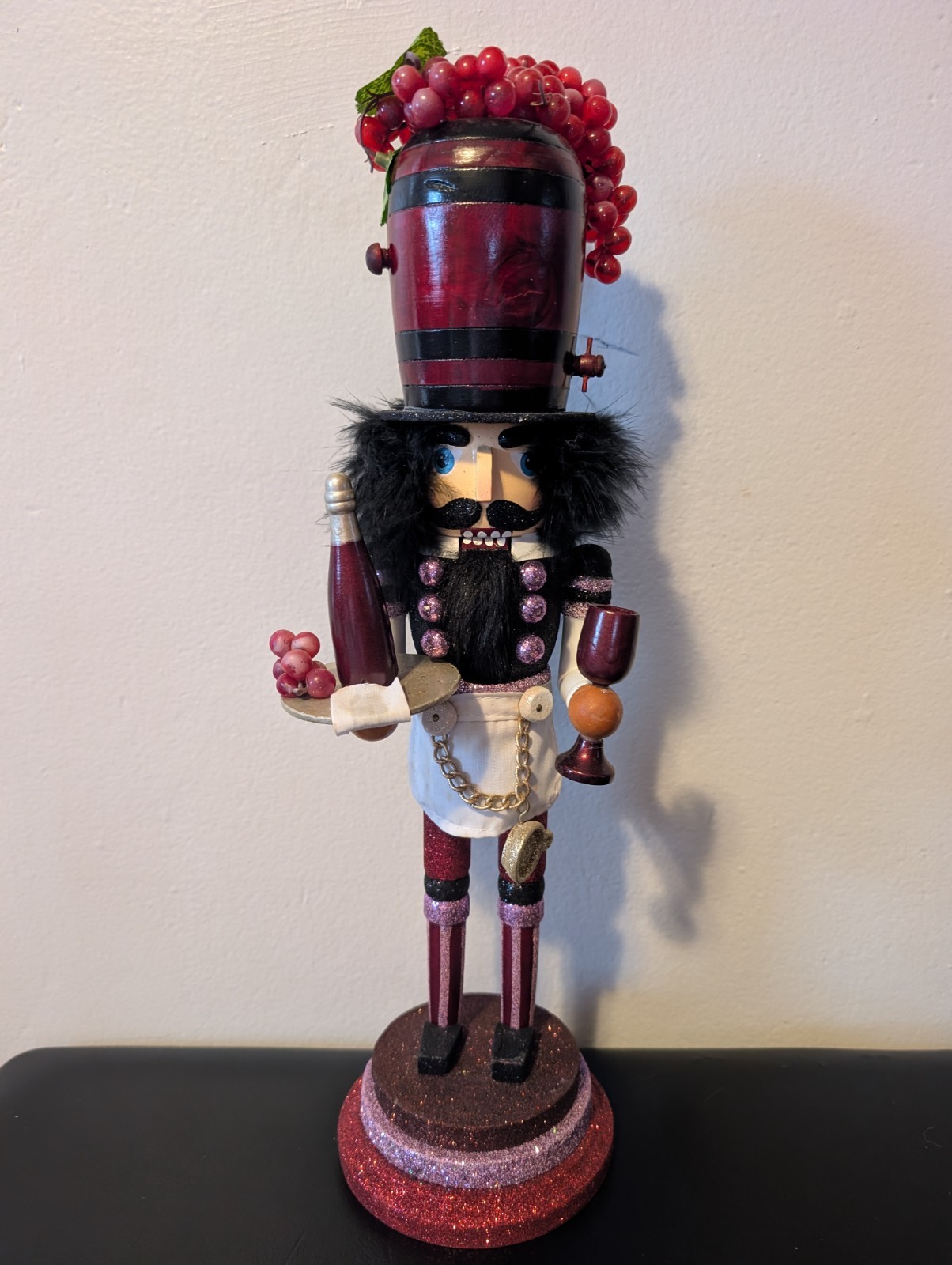 Hollywood Adler Nutcracker - Red Wine Server Hollywood Adler Nutcracker - Red Wine Server