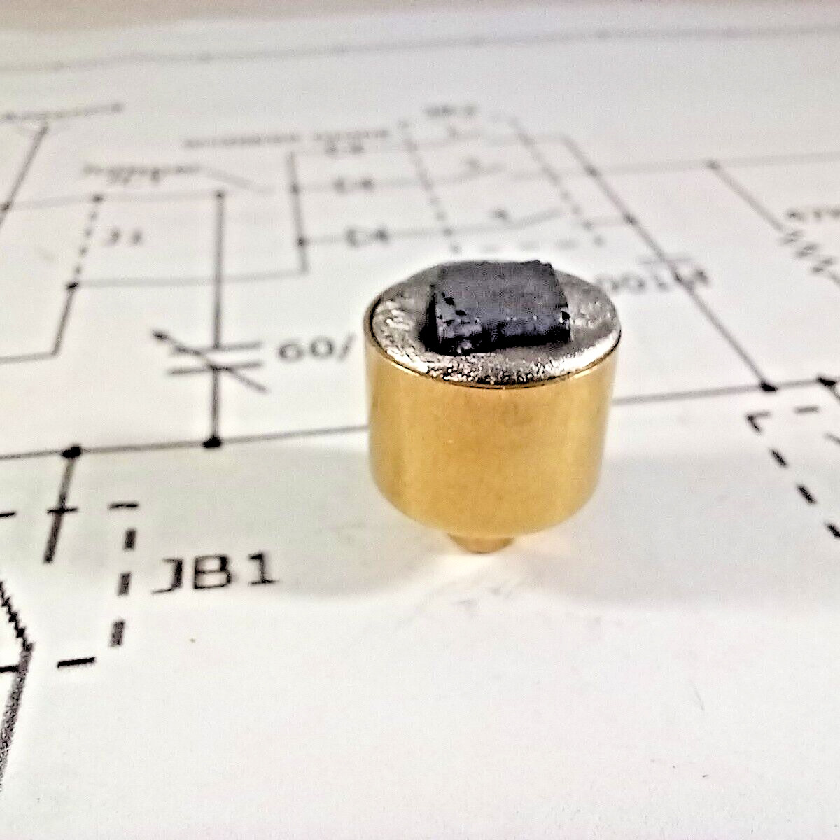 Philmore Style Semiconductor Galena Cast In Cup with Threaded Fitting