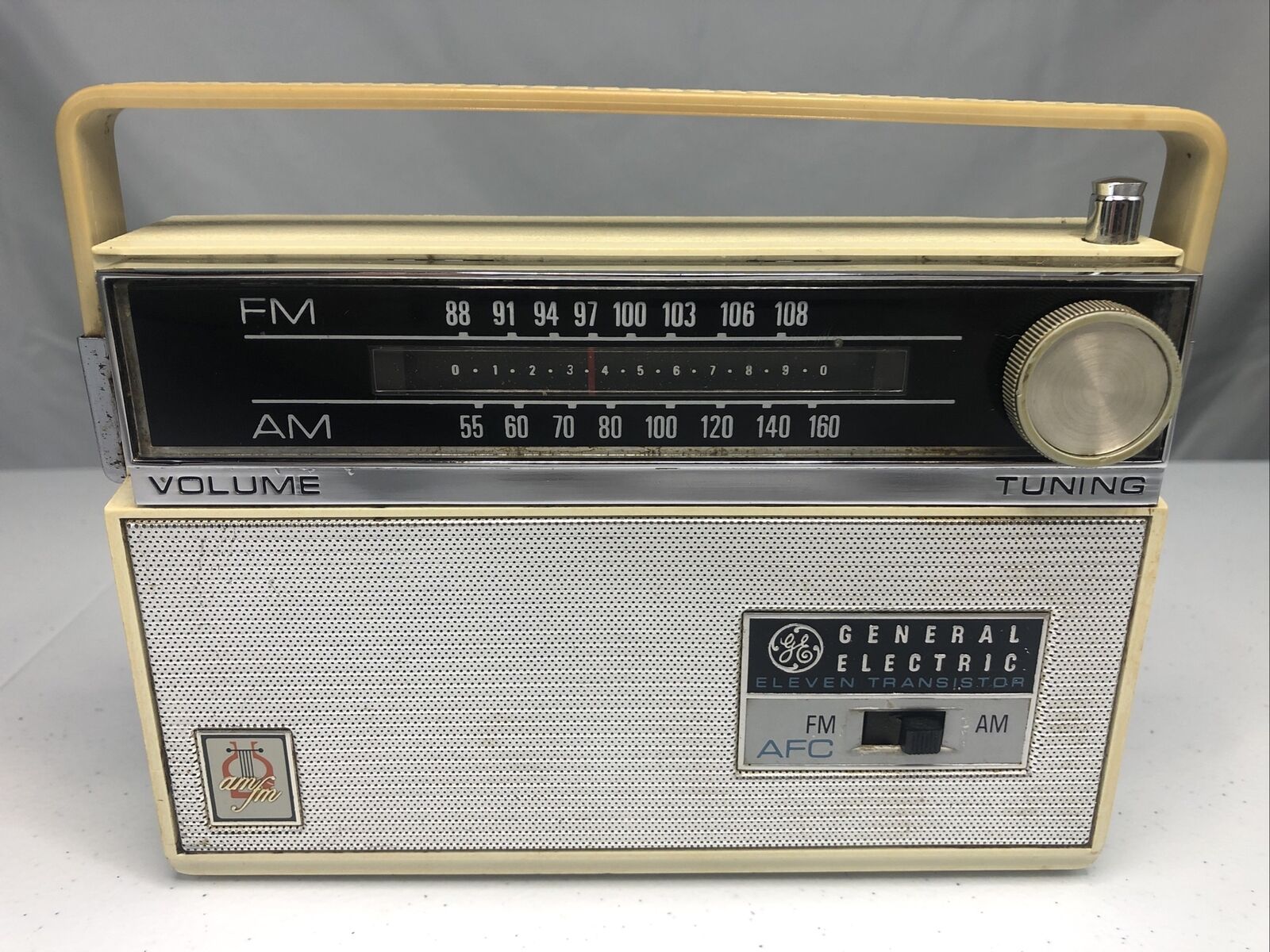 *AS-IS* Vintage General Electric GE P1821K Eleven Transistor AM/FM Radio