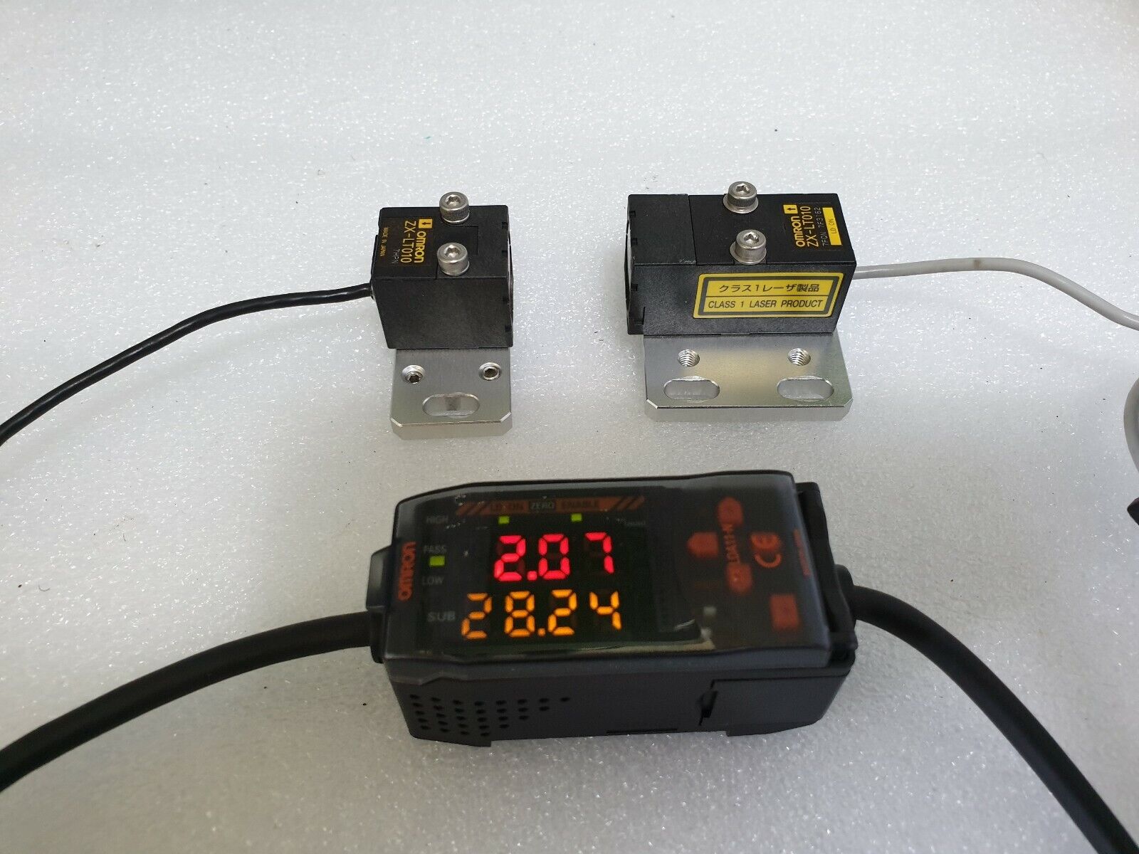 OMRON Smart Sensors ZX-LT010 + Amplifier ZX-LDA11-N 