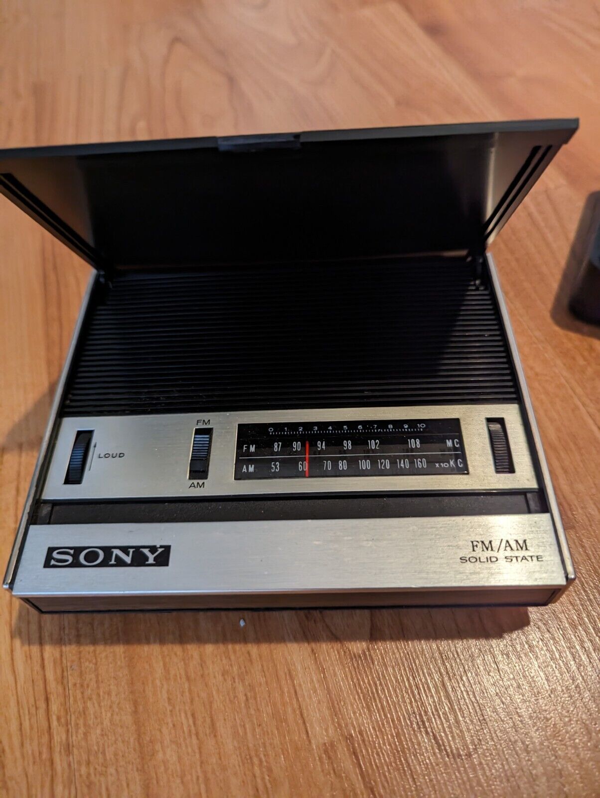 Vintage  WORKING Sony TFM-1849w  Transistor  Portable Radio  VERY GOOD CONDITION