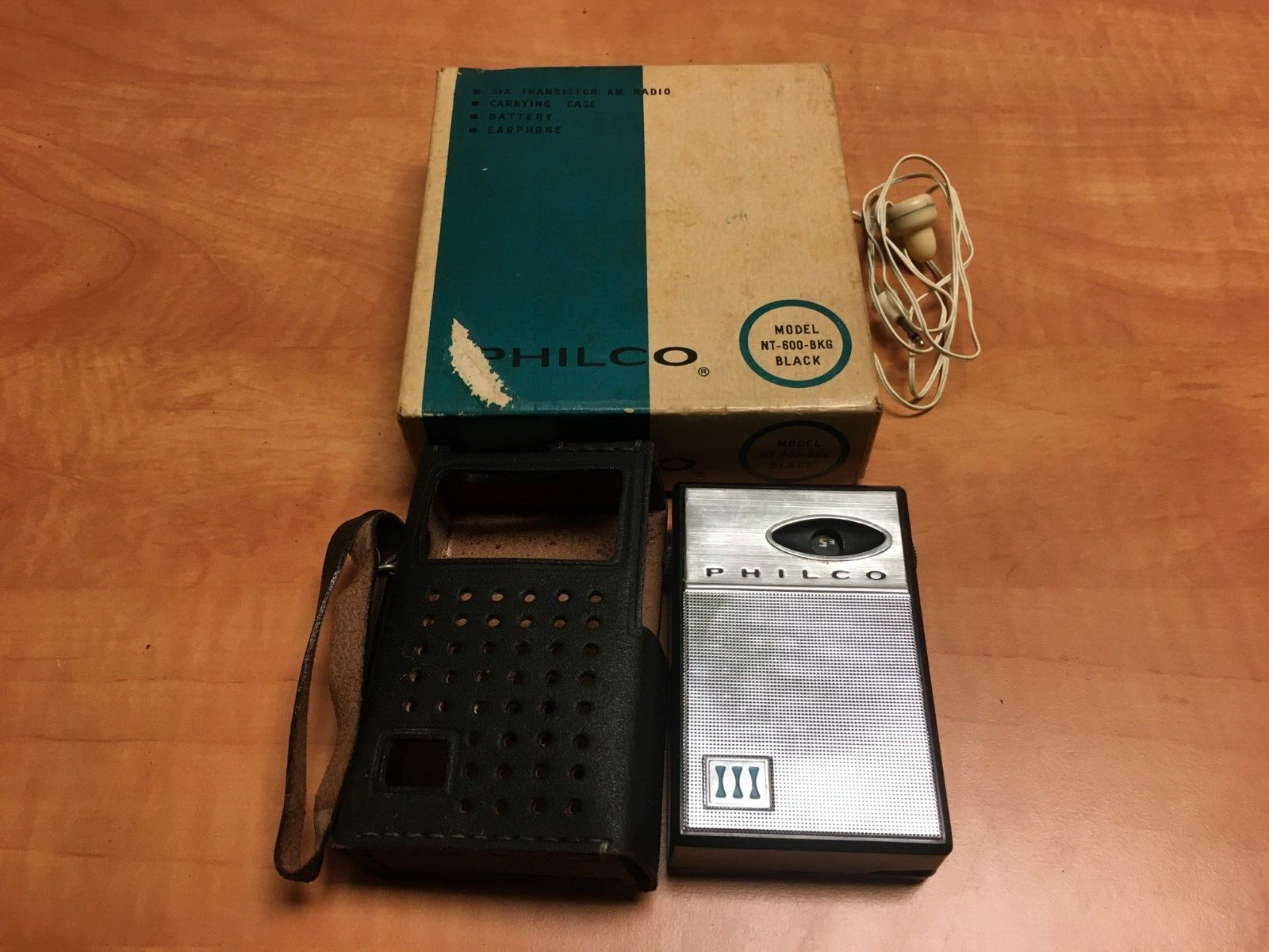 Pocket Radio- Philco Six Transistor Model NT-600 / Case / Box / Earbud READ