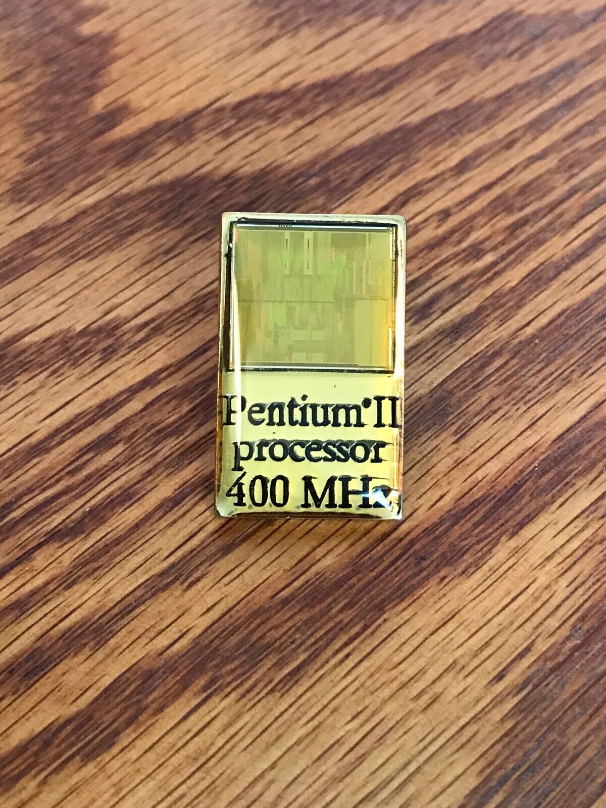 Vintage Intel Pentium II processor 400 MHz metal gold colored lapel pin with die
