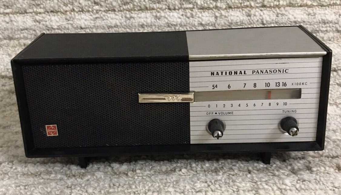 National Panasonic 6 Transistor Tabletop Radio Model R-8 Work, New Batteries