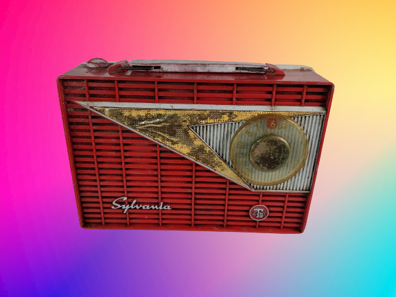 Working Vintage 1950s MCM Sylvania Super Six 6 Transistor Radio Model 3305TA Red
